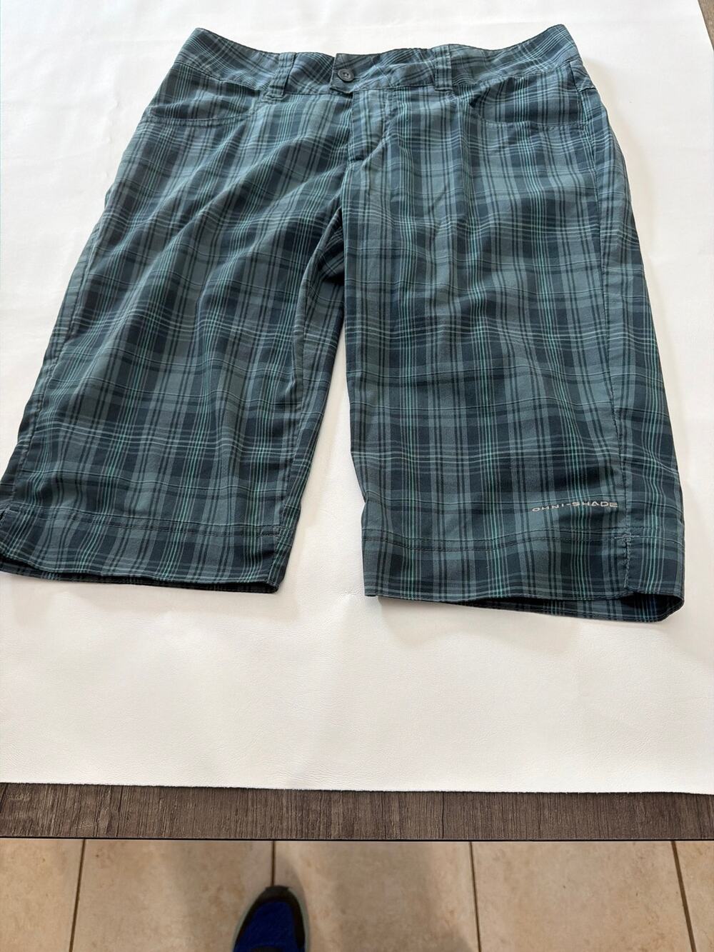 Women’s Columbia titanium Omni-shade walking shorts